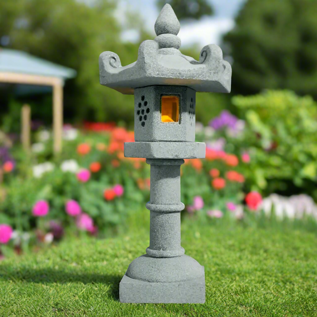 Kleine japanische Steinstatue
