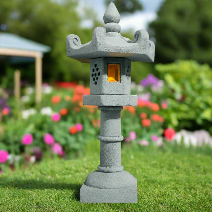 Kleine japanische Steinstatue