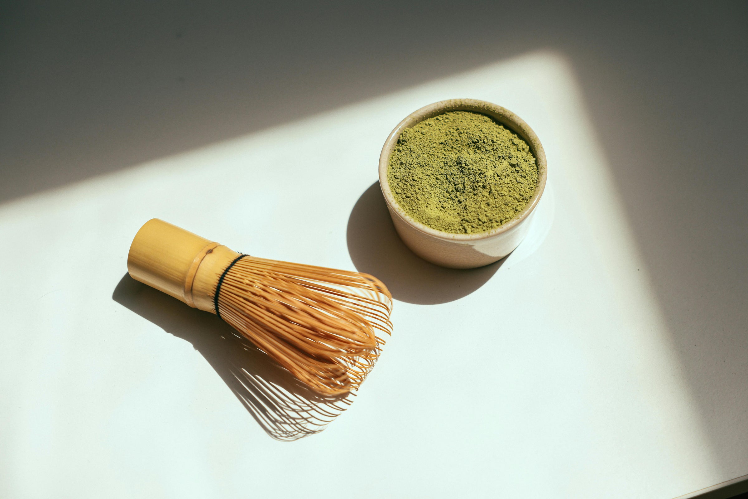 Étapes de préparation du thé matcha