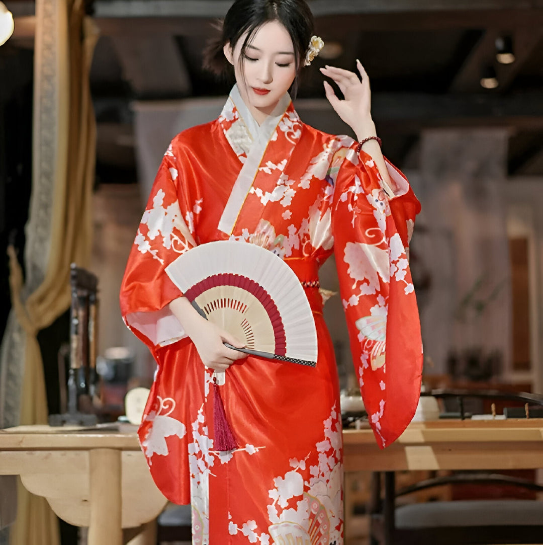 Traditioneller japanischer Kimono für Damen aus Seide