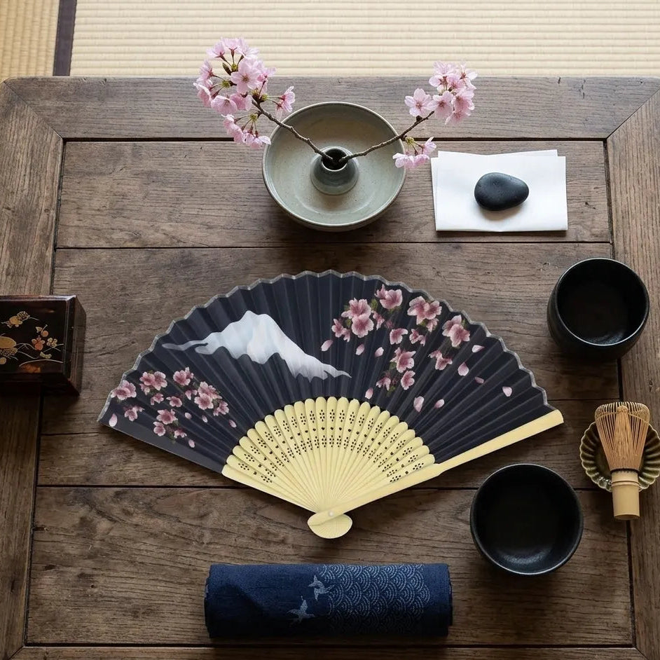Éventail Japonais Noir Fleurs de Cerisier