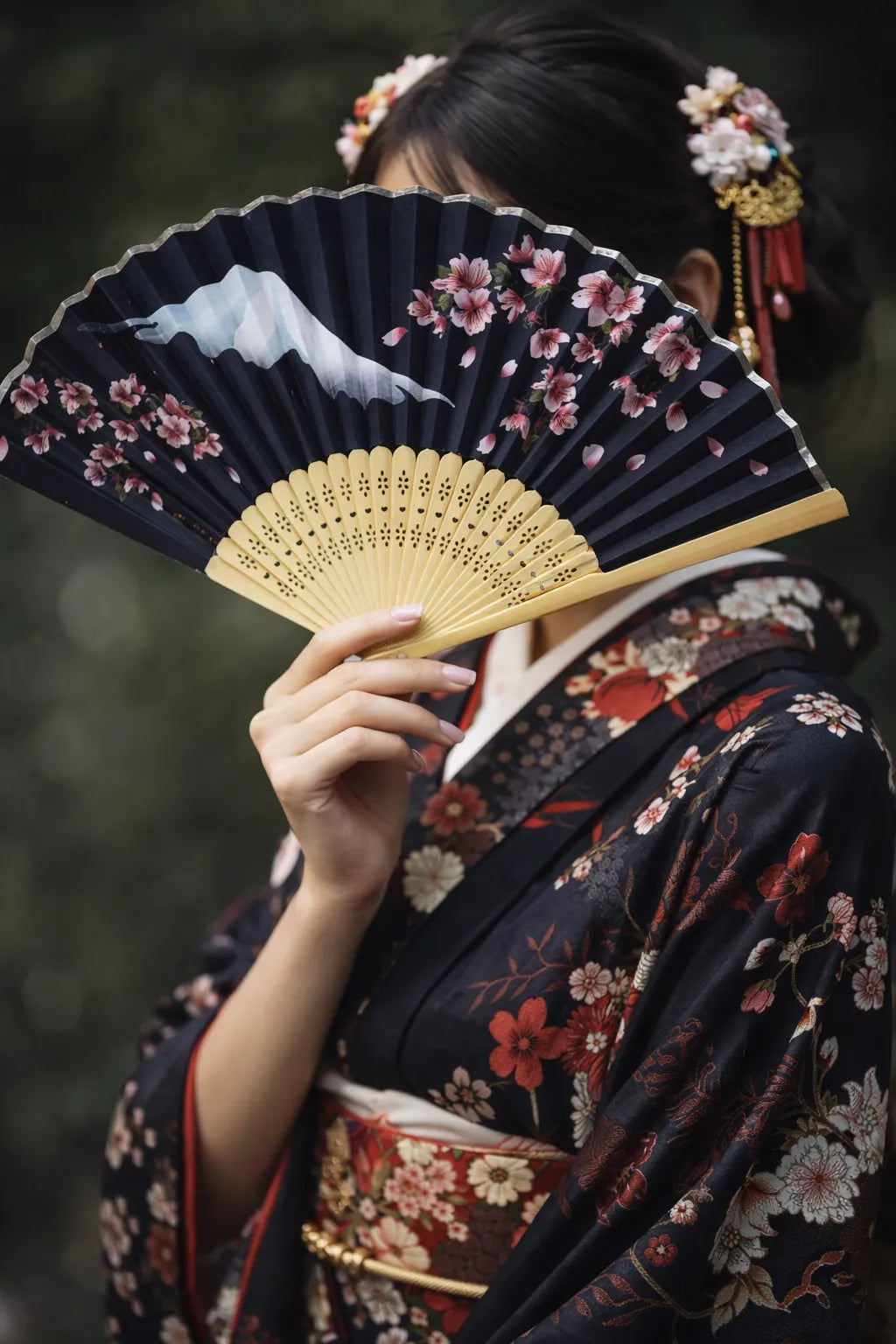Éventail Japonais Noir Fleurs de Cerisier Unique